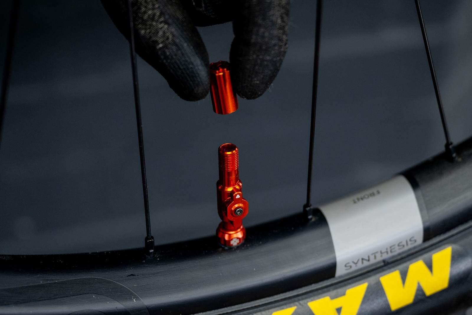 WENTYLE MUC-OFF TUBELESS 30MM Opal Bezrdzeniowe - zdjęcie 2