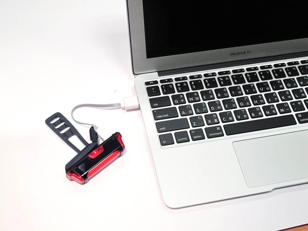 Lampa Tylna Infini Sword Black Usb | I-461R1-B - zdjęcie 2