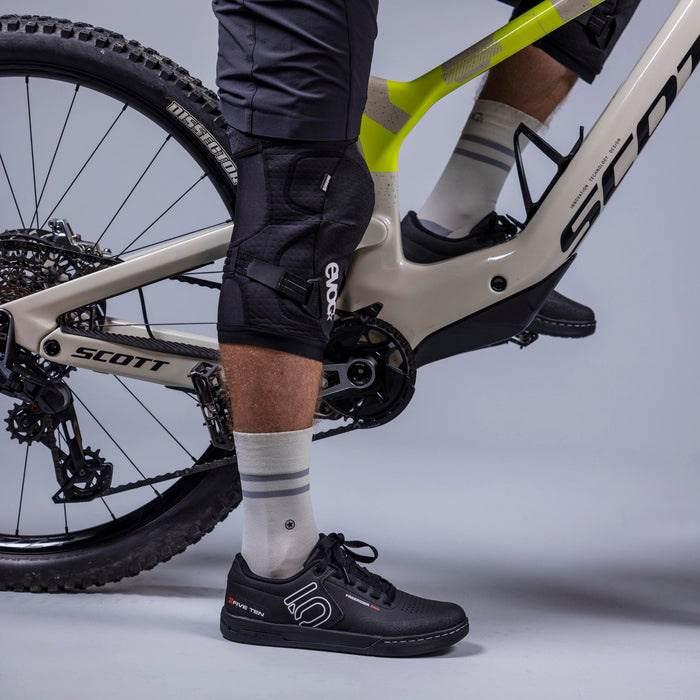 Ochraniacze Evoc Knee Protector LS Flex Enduro - zdjęcie 3
